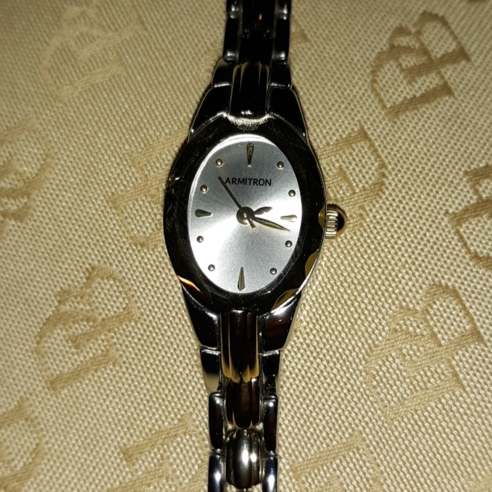 Amitron Women Watch needs battery